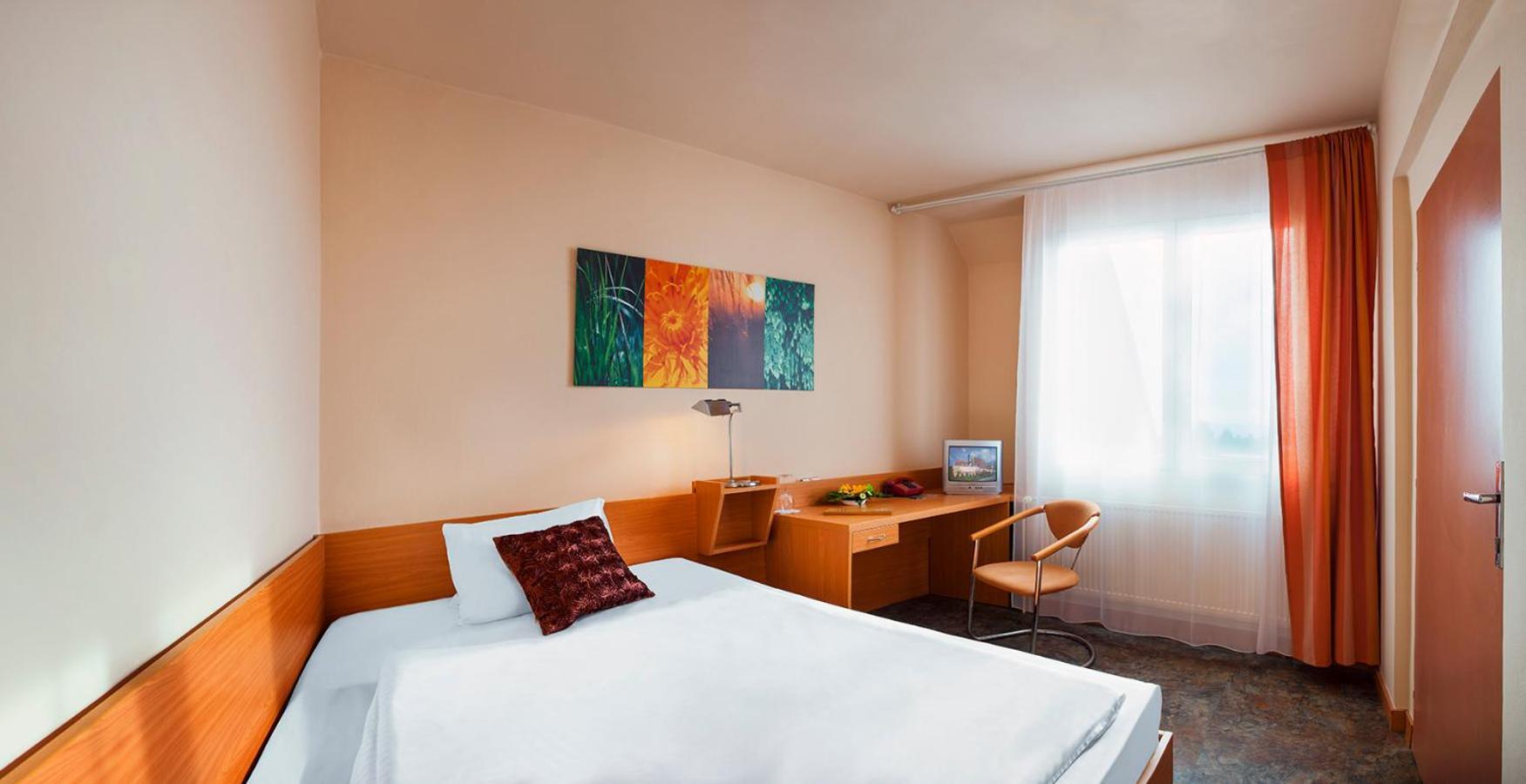 Hotel Benica Benesov  Eksteriør bilde